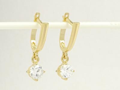 Gold earrings with zircons